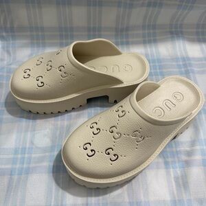 Gucci Double G Cutout Casual Close Toe Slides